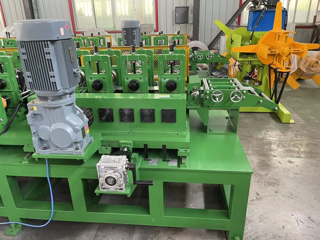 Customized Length Steel Roofing Sheet Roll Forming Machine 18-20 Stations 8-12M/Min Speed